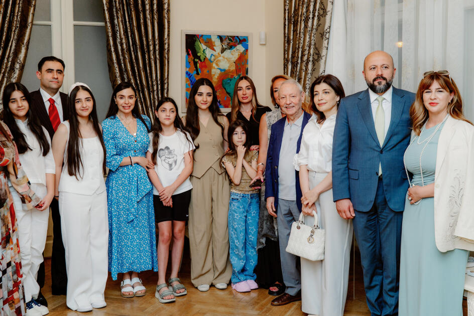 Maqsud İbrahimbəyov Yaradıcılıq Mərkəzində “Zeynəbin sehrli dünyası” adlı sərginin açılışı olub