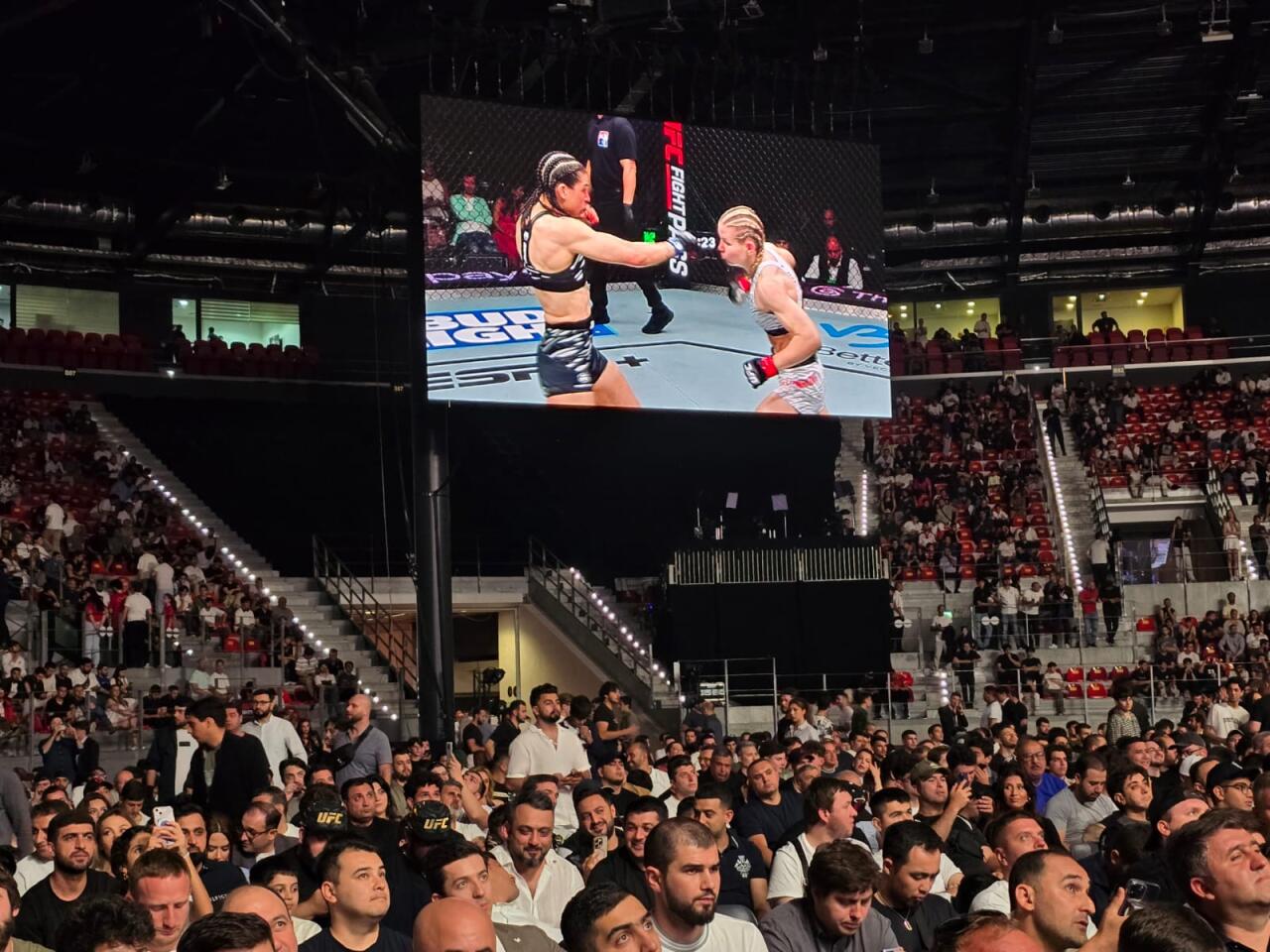 В Баку состоялось одно из самых зрелищных спортивных событий года - UFC Fight Night